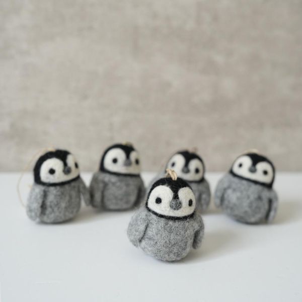 羊毛氈吊飾 | 冰原小企鵝 羊毛氈, 手工羊毛氈, 羊毛氈製品, 紐西蘭羊毛,公平貿易商品,手作,禮物