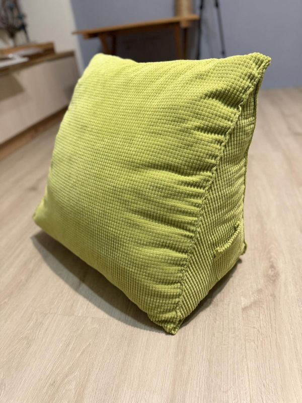 Free物區 | 三角靠墊 免費,二手,二手物品分享, 二手好物, 環保生活, 物品再利用, 循環經濟, 永續生活, 交換平台, 友善地球