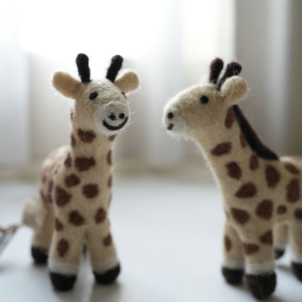 羊毛氈偶 | 長頸鹿 保育類、羊毛氈, 手工羊毛氈, 羊毛氈製品, 紐西蘭羊毛,公平貿易商品,手作,禮物