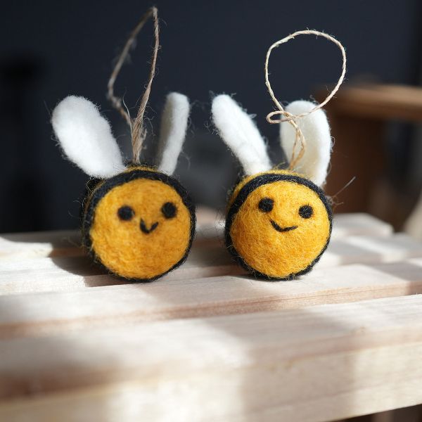 羊毛氈吊飾 | 開心蜜蜂 羊毛氈, 手工羊毛氈, 羊毛氈製品, 紐西蘭羊毛,公平貿易商品,手作,禮物