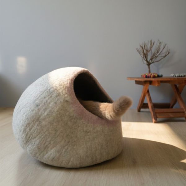 羊毛氈寵物窩 | 送逗貓球 羊毛氈, 手工羊毛氈, 羊毛氈製品, 紐西蘭羊毛,公平貿易商品,手作,禮物,貓屋,寵物窩