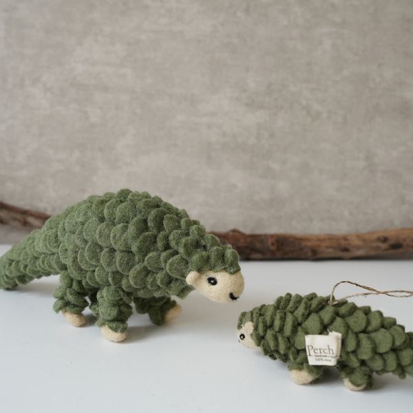 羊毛氈偶 掛飾 | 穿山甲 保育類、羊毛氈, 手工羊毛氈, 羊毛氈製品, 紐西蘭羊毛,公平貿易商品,手作,禮物