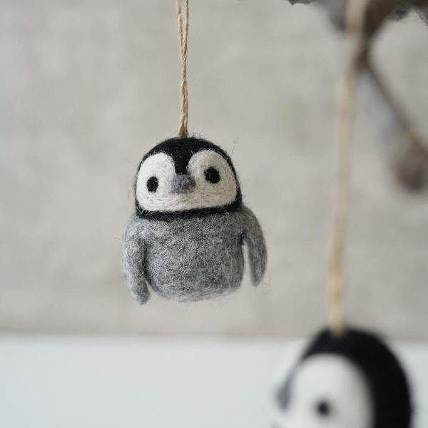 羊毛氈吊飾 | 冰原小企鵝 羊毛氈, 手工羊毛氈, 羊毛氈製品, 紐西蘭羊毛,公平貿易商品,手作,禮物