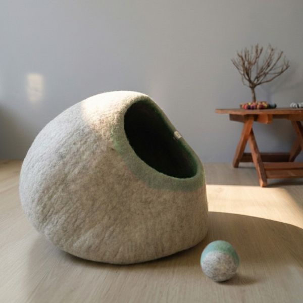 羊毛氈寵物窩 | 送逗貓球 羊毛氈, 手工羊毛氈, 羊毛氈製品, 紐西蘭羊毛,公平貿易商品,手作,禮物,貓屋,寵物窩