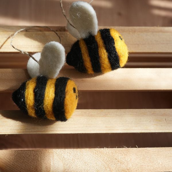 羊毛氈吊飾 | 開心蜜蜂 羊毛氈, 手工羊毛氈, 羊毛氈製品, 紐西蘭羊毛,公平貿易商品,手作,禮物