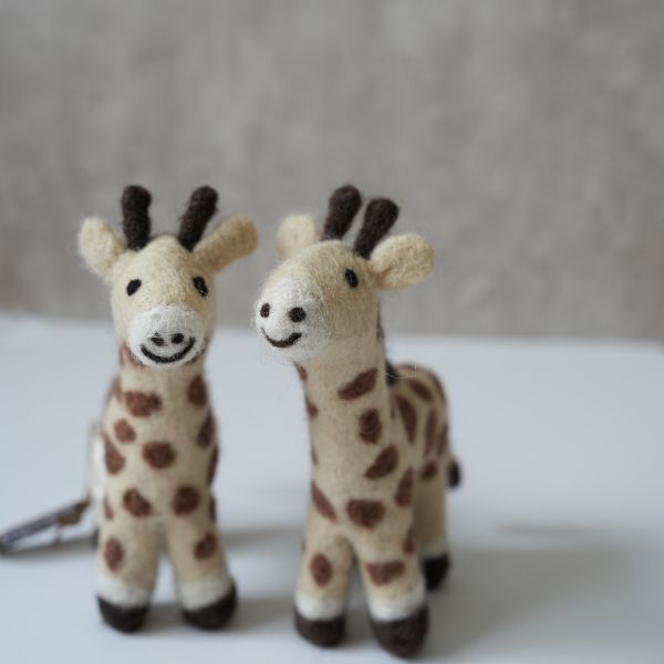羊毛氈偶 | 長頸鹿 保育類、羊毛氈, 手工羊毛氈, 羊毛氈製品, 紐西蘭羊毛,公平貿易商品,手作,禮物