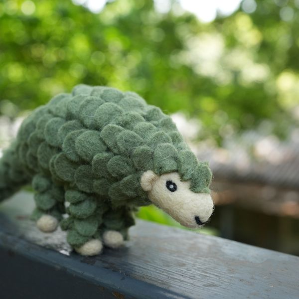 羊毛氈偶 | 穿山甲 保育類、羊毛氈, 手工羊毛氈, 羊毛氈製品, 紐西蘭羊毛,公平貿易商品,手作,禮物