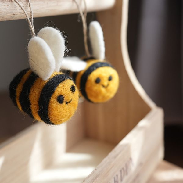 羊毛氈吊飾 | 開心蜜蜂 羊毛氈, 手工羊毛氈, 羊毛氈製品, 紐西蘭羊毛,公平貿易商品,手作,禮物
