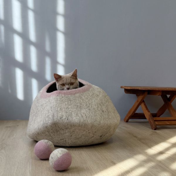 羊毛氈寵物窩 | 送逗貓球 羊毛氈, 手工羊毛氈, 羊毛氈製品, 紐西蘭羊毛,公平貿易商品,手作,禮物,貓屋,寵物窩