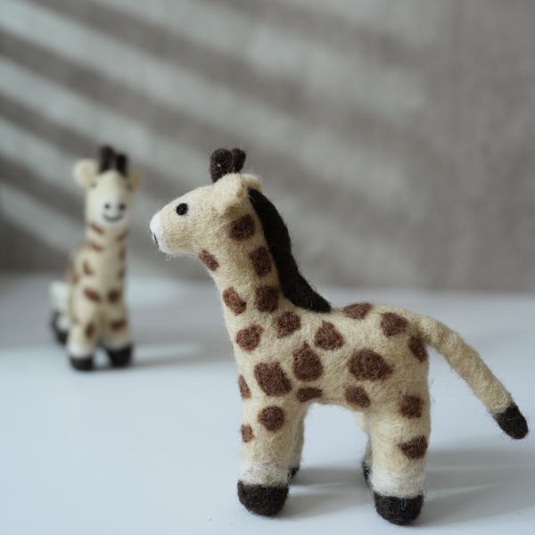 羊毛氈偶 | 長頸鹿 保育類、羊毛氈, 手工羊毛氈, 羊毛氈製品, 紐西蘭羊毛,公平貿易商品,手作,禮物