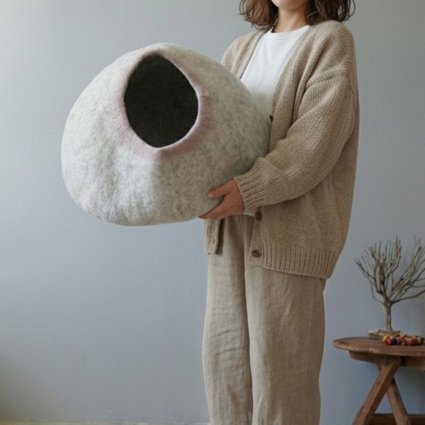 羊毛氈寵物窩 | 送逗貓球 羊毛氈, 手工羊毛氈, 羊毛氈製品, 紐西蘭羊毛,公平貿易商品,手作,禮物,貓屋,寵物窩