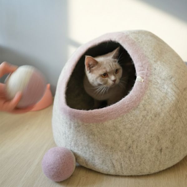 羊毛氈寵物窩 | 送逗貓球 羊毛氈, 手工羊毛氈, 羊毛氈製品, 紐西蘭羊毛,公平貿易商品,手作,禮物,貓屋,寵物窩