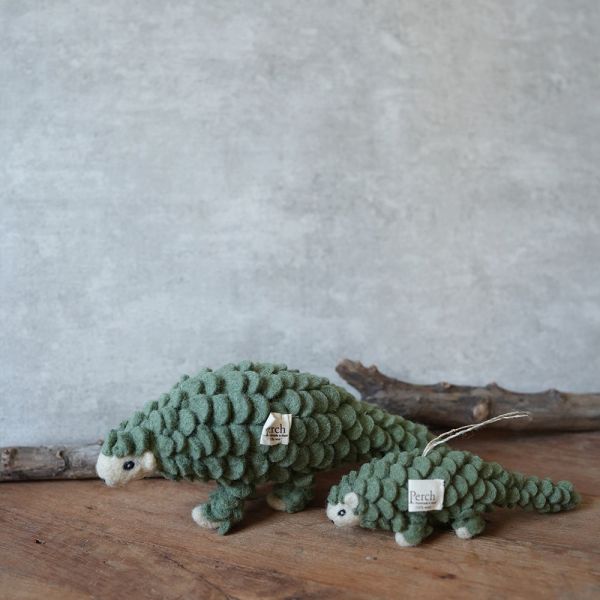 羊毛氈偶 掛飾 | 穿山甲 保育類、羊毛氈, 手工羊毛氈, 羊毛氈製品, 紐西蘭羊毛,公平貿易商品,手作,禮物