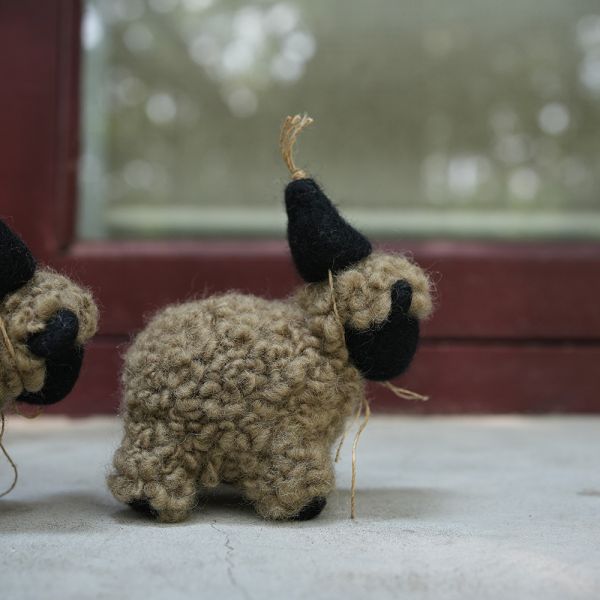 羊毛氈偶 | 黑羊 保育類、羊毛氈, 手工羊毛氈, 羊毛氈製品, 紐西蘭羊毛,公平貿易商品,手作,禮物