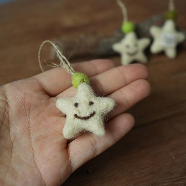 羊毛氈吊飾 | 小星星 羊毛氈, 手工羊毛氈, 羊毛氈製品, 紐西蘭羊毛,公平貿易商品,手作,禮物