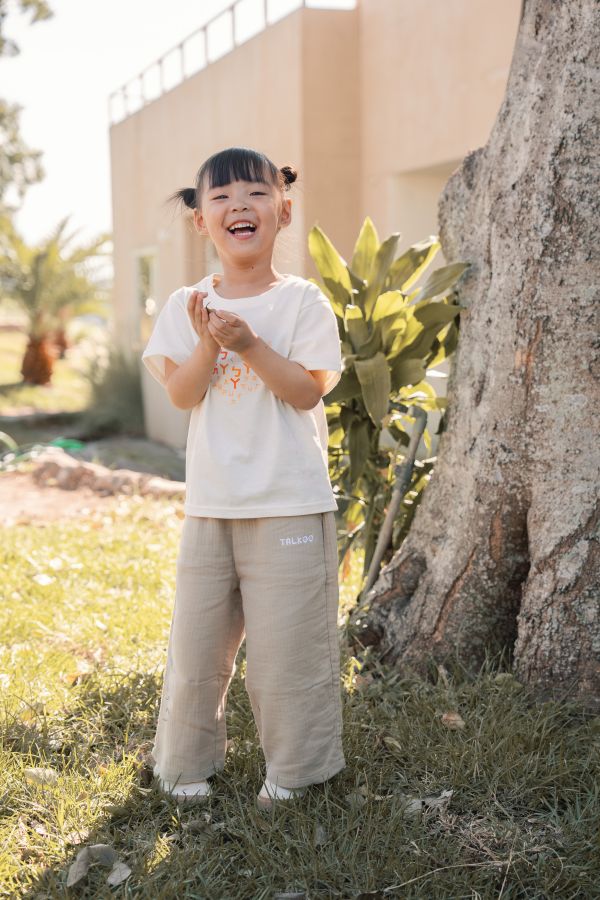 TALKOO 愛心說話衣(米)－台灣製造 愛心說話衣 , 台灣製童裝, 有機棉童裝, 學注音童裝, 學習遊戲衣服, 兒童語言學習T恤, 創意貼紙衣服, TALKOO 愛心衣, 白色童裝T恤, 3歲童裝, 4歲童裝, 5歲童裝, 6歲童裝, 7歲童裝, 8歲童裝, 親子互動童裝, 白色親子裝, 學注音衣服, 兒童創意衣服, 台灣製親子裝