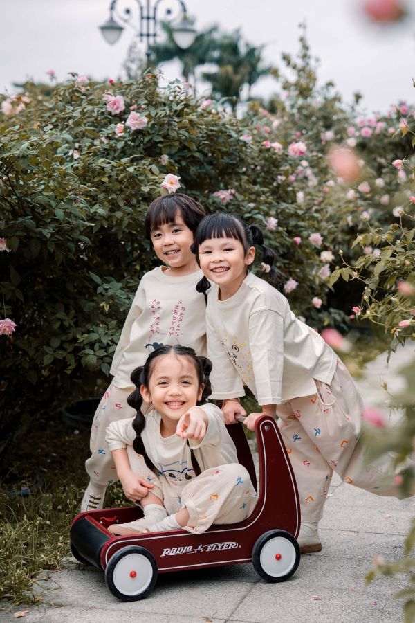 TALKOO 動物探險衣(三款) TALKOO, 動物探險衣, 兒童長袖T恤, 台灣製童裝, 純棉上衣, 親子裝, 傾聽兔, 勇氣獅, 學習鴞, 注音貼紙衣, 語言創作衣, 3-8歲童裝, 秋冬童裝, 親膚長袖, 可愛動物圖案衣, 親子禮物