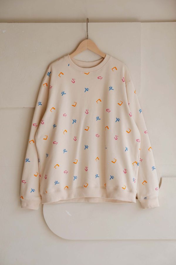 TALKOO注音花園印花大學T - 大人款 注音花園大人款大學T,台灣製造大人上衣,注音印花大人款,親子裝大學T,ㄅㄆㄇ印花大人上衣,TALKOO大人款,大人版落肩大學T,台灣設計大學T,文化主題上衣,親子穿搭上衣,台灣語言印花,大人休閒大學T,寬鬆版大人上衣,男女適穿大學T,文字印花上衣,文化美學大人款,全家穿搭大學T,大人親子服飾,台灣原創設計上衣,大人長袖大學T,特色印花大人款,秋冬大學T上衣,文化系列大人服飾,台灣品牌服飾,舒適棉質