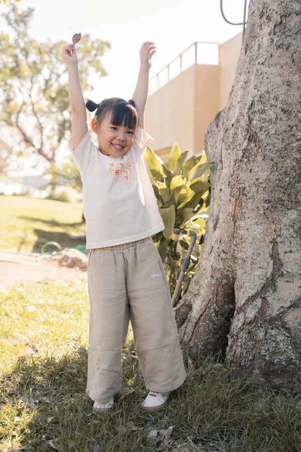 TALKOO 愛心說話衣(米)－台灣製造 愛心說話衣 , 台灣製童裝, 有機棉童裝, 學注音童裝, 學習遊戲衣服, 兒童語言學習T恤, 創意貼紙衣服, TALKOO 愛心衣, 白色童裝T恤, 3歲童裝, 4歲童裝, 5歲童裝, 6歲童裝, 7歲童裝, 8歲童裝, 親子互動童裝, 白色親子裝, 學注音衣服, 兒童創意衣服, 台灣製親子裝