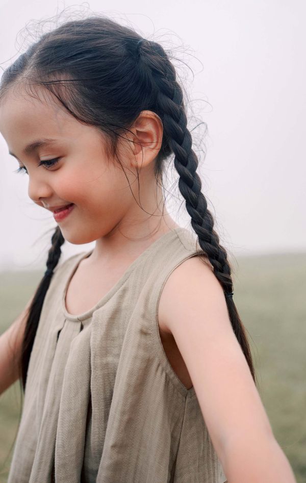 TALKOO 三重紗極簡洋裝－台灣製造 極簡背心洋裝, TALKOO 洋裝, 三重紗洋裝, 台灣製童裝洋裝, 兒童背心洋裝, 兒童口袋洋裝, 防蚊童裝, 防螨童裝, 素色童裝, 兒童透氣洋裝, 兒童親膚洋裝, 孩子夏季洋裝, 孩子居家洋裝, 孩子外出洋裝, 3歲童裝洋裝, 4歲童裝洋裝, 5歲童裝洋裝, 6歲童裝洋裝, 7歲童裝洋裝, 8歲童裝洋裝,