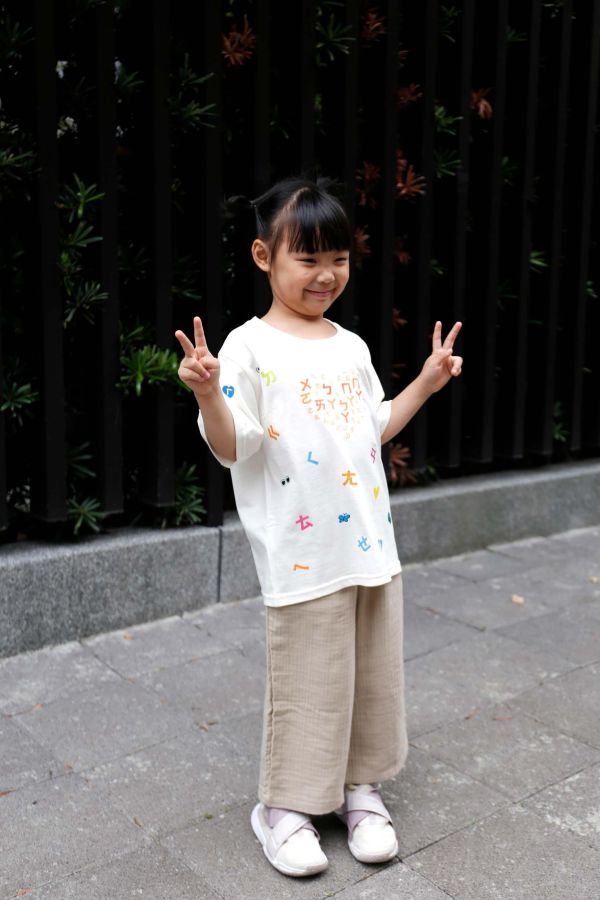 TALKOO繽紛愛心說話衣-限量手作款 愛心說話衣, 台灣製童裝, 有機棉童裝, 學注音童裝, 學習遊戲衣服, 兒童語言學習T恤, TALKOO 愛心衣, 白色童裝T恤, 3歲童裝, 4歲童裝, 5歲童裝, 6歲童裝, 7歲童裝, 8歲童裝, 親子互動童裝, 白色親子裝, 學注音衣服, 兒童創意衣服, 台灣製親子裝