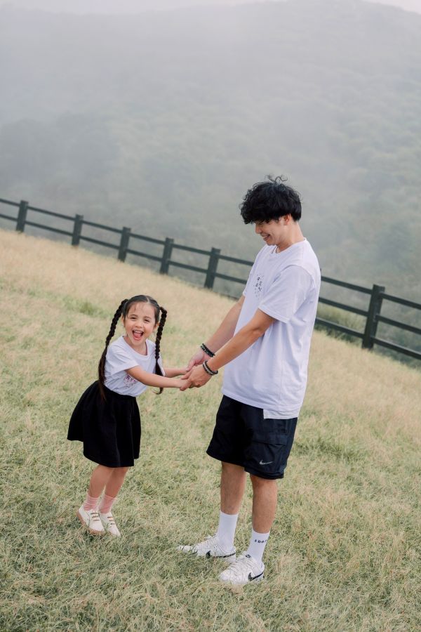 TALKOO愛心說話衣 - 大人男款－台灣製造 愛心說話衣 大人男款, 爸爸親子裝, 台灣製男裝T恤, 有機棉男裝T恤, 超級爸爸T恤, TALKOO 愛心衣, 白色親子裝, 爸爸童裝搭配, 親子互動T恤, 爸爸專屬貼紙衣服, 台灣製親子裝, 父子裝T恤, 父女裝T恤, 創意貼紙衣服, 兒童創意童裝