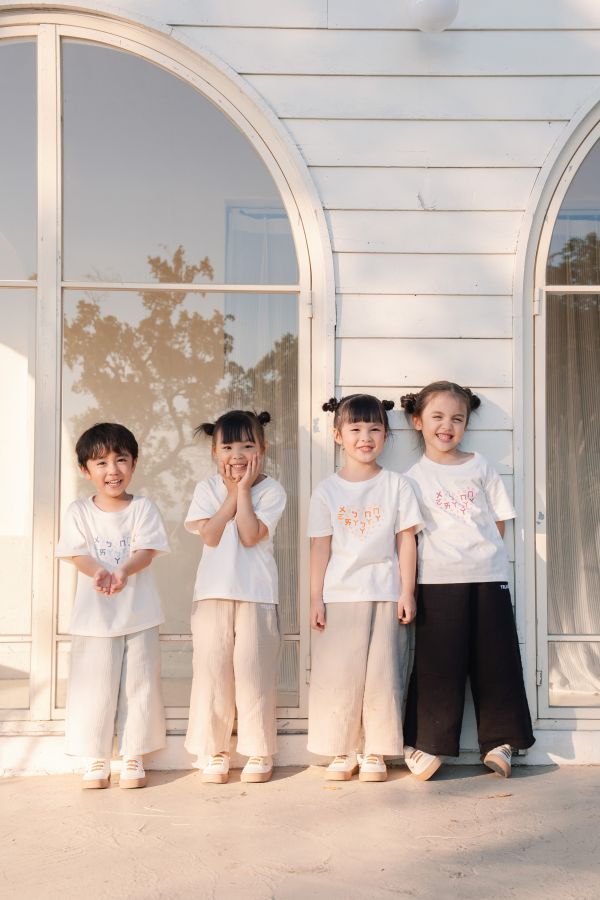 TALKOO 愛心說話衣(米)－台灣製造 愛心說話衣 , 台灣製童裝, 有機棉童裝, 學注音童裝, 學習遊戲衣服, 兒童語言學習T恤, 創意貼紙衣服, TALKOO 愛心衣, 白色童裝T恤, 3歲童裝, 4歲童裝, 5歲童裝, 6歲童裝, 7歲童裝, 8歲童裝, 親子互動童裝, 白色親子裝, 學注音衣服, 兒童創意衣服, 台灣製親子裝