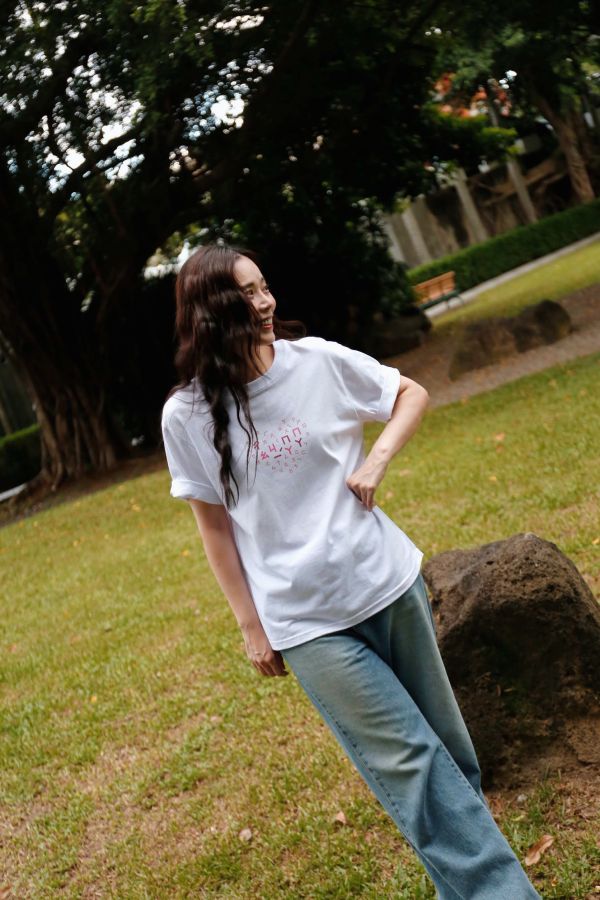 TALKOO愛心說話衣 - 大人女款長版－台灣製造 愛心說話衣 大人女款, 愛心說話衣 媽媽款, 超級媽媽T恤, 台灣製親子裝, 有機棉女裝T恤, 修身長版T-Shirt, TALKOO 愛心衣, 白色親子裝, 親子互動T恤, 媽媽專屬貼紙衣服, 兒童語言, 學注音童裝, 兒童創意T恤, 親子遊戲衣服, 3歲童裝, 4歲童裝, 5歲童裝, 6歲童裝, 7歲童裝, 8歲童裝