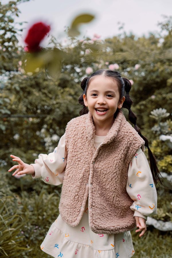 TALKOO注音花園印花洋裝 注音花園洋裝,台灣製造洋裝,童裝洋裝,TALKOO洋裝,ㄅㄆㄇ印花洋裝,注音符號洋裝,台灣童裝洋裝,原創印花洋裝,親子款洋裝,女童洋裝,童裝洋裝推薦,可愛童裝洋裝,寬鬆版型洋裝,舒適童裝裙款,台灣設計洋裝,兒童外出洋裝,學齡前洋裝,注音主題洋裝,彩色印花洋裝,可愛印花女童裝,台灣原創童裝裙,特色印花洋裝,童裝日常洋裝,女孩穿搭洋裝,台灣親子款洋裝,柔軟布料洋裝,輕鬆活動洋裝,注音花園裙款,童裝四季