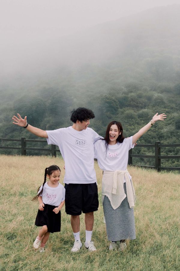 TALKOO愛心說話衣 - 大人女款長版－台灣製造 愛心說話衣 大人女款, 愛心說話衣 媽媽款, 超級媽媽T恤, 台灣製親子裝, 有機棉女裝T恤, 修身長版T-Shirt, TALKOO 愛心衣, 白色親子裝, 親子互動T恤, 媽媽專屬貼紙衣服, 兒童語言, 學注音童裝, 兒童創意T恤, 親子遊戲衣服, 3歲童裝, 4歲童裝, 5歲童裝, 6歲童裝, 7歲童裝, 8歲童裝