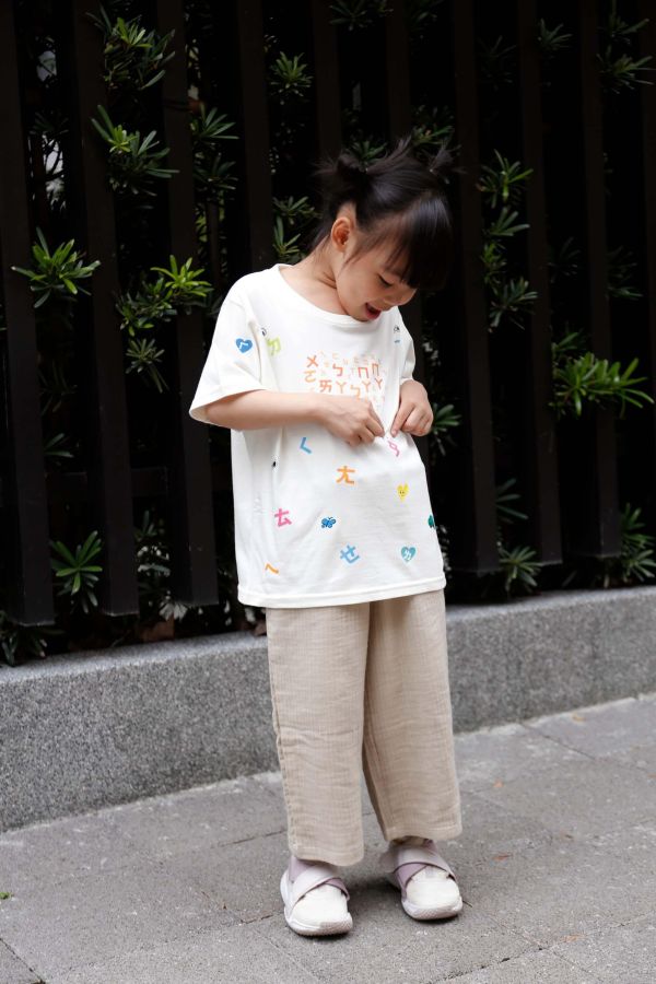 TALKOO繽紛愛心說話衣-限量手作款 愛心說話衣, 台灣製童裝, 有機棉童裝, 學注音童裝, 學習遊戲衣服, 兒童語言學習T恤, TALKOO 愛心衣, 白色童裝T恤, 3歲童裝, 4歲童裝, 5歲童裝, 6歲童裝, 7歲童裝, 8歲童裝, 親子互動童裝, 白色親子裝, 學注音衣服, 兒童創意衣服, 台灣製親子裝