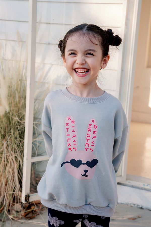 TALKOO 動物探險大學T(三款) TALKOO, 動物探險系列, 大學T, 童裝上衣, 台灣製童裝, 純棉大學T, 魚鱗布, 曬傷兔, 勇氣獅, 學習鴞, 親子裝, 注音印花, 秋冬童裝, TALKOO 說話衣, 語言學習服飾, 親子穿搭, 寬鬆版童裝, 男女孩皆可穿, 台灣製衣服, 可愛童裝