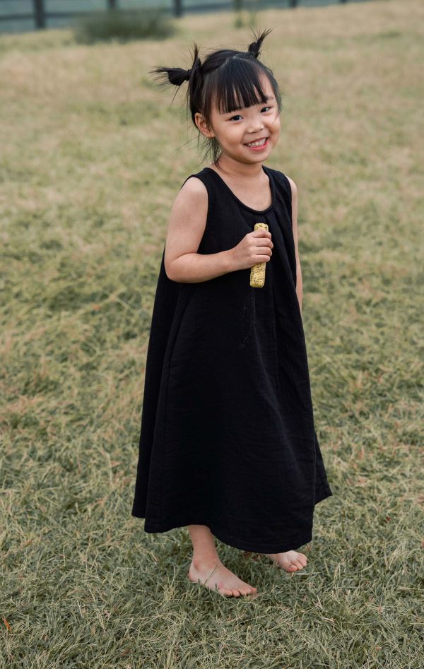 TALKOO 三重紗極簡洋裝－台灣製造 極簡背心洋裝, TALKOO 洋裝, 三重紗洋裝, 台灣製童裝洋裝, 兒童背心洋裝, 兒童口袋洋裝, 防蚊童裝, 防螨童裝, 素色童裝, 兒童透氣洋裝, 兒童親膚洋裝, 孩子夏季洋裝, 孩子居家洋裝, 孩子外出洋裝, 3歲童裝洋裝, 4歲童裝洋裝, 5歲童裝洋裝, 6歲童裝洋裝, 7歲童裝洋裝, 8歲童裝洋裝,