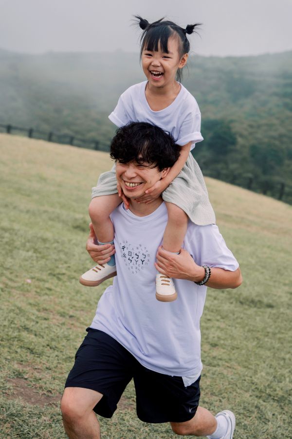 TALKOO愛心說話衣 - 大人男款－台灣製造 愛心說話衣 大人男款, 爸爸親子裝, 台灣製男裝T恤, 有機棉男裝T恤, 超級爸爸T恤, TALKOO 愛心衣, 白色親子裝, 爸爸童裝搭配, 親子互動T恤, 爸爸專屬貼紙衣服, 台灣製親子裝, 父子裝T恤, 父女裝T恤, 創意貼紙衣服, 兒童創意童裝