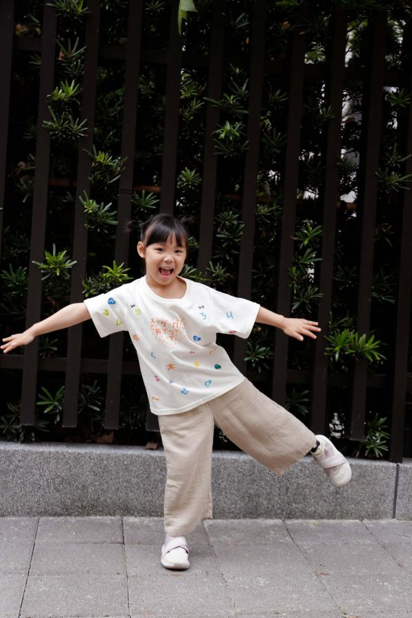 TALKOO繽紛愛心說話衣-限量手作款 愛心說話衣, 台灣製童裝, 有機棉童裝, 學注音童裝, 學習遊戲衣服, 兒童語言學習T恤, TALKOO 愛心衣, 白色童裝T恤, 3歲童裝, 4歲童裝, 5歲童裝, 6歲童裝, 7歲童裝, 8歲童裝, 親子互動童裝, 白色親子裝, 學注音衣服, 兒童創意衣服, 台灣製親子裝