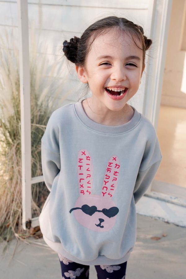 TALKOO 動物探險大學T(三款) TALKOO, 動物探險系列, 大學T, 童裝上衣, 台灣製童裝, 純棉大學T, 魚鱗布, 曬傷兔, 勇氣獅, 學習鴞, 親子裝, 注音印花, 秋冬童裝, TALKOO 說話衣, 語言學習服飾, 親子穿搭, 寬鬆版童裝, 男女孩皆可穿, 台灣製衣服, 可愛童裝