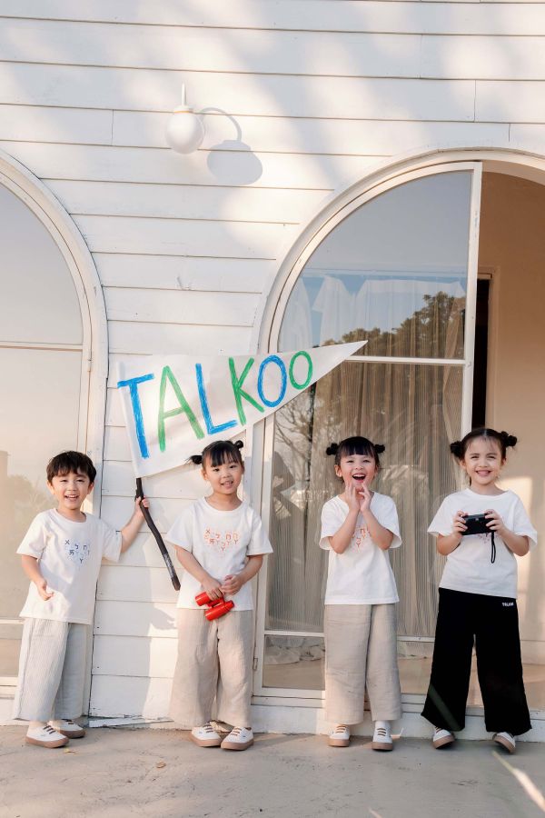 TALKOO 愛心說話衣(白) 愛心說話衣, 台灣製童裝, 有機棉童裝, 學注音童裝, 學習遊戲衣服, 兒童語言學習T恤, TALKOO 愛心衣, 白色童裝T恤, 3歲童裝, 4歲童裝, 5歲童裝, 6歲童裝, 7歲童裝, 8歲童裝, 親子互動童裝, 白色親子裝, 學注音衣服, 兒童創意衣服, 台灣製親子裝