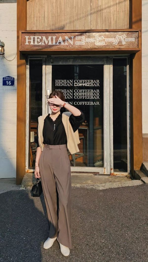 正韓半透明感天絲羊毛荷葉襯衫 正韓時尚穿搭,韓國時尚穿搭,正韓服飾,正韓衣服,正韓百搭服飾,正韓衣服穿搭,正韓百搭服飾,韓國服裝,韓國衣服,韓國服飾,正韓時尚休閒穿搭,韓國襯衫,正韓襯衫,正韓天絲羊毛荷葉襯衫