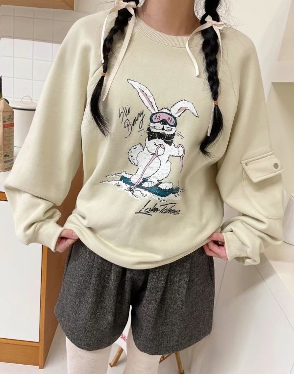 正韓側口袋滑雪兔上衣 正韓時尚穿搭,韓國時尚穿搭,正韓服飾,正韓衣服,正韓百搭服飾,正韓衣服穿搭,正韓百搭服飾,韓國服裝,韓國衣服,韓國服飾,正韓時尚典雅穿搭,韓國時尚典雅穿搭,正韓薄長袖上衣,韓國薄長袖上衣,正韓長袖上衣,韓國長袖上衣
