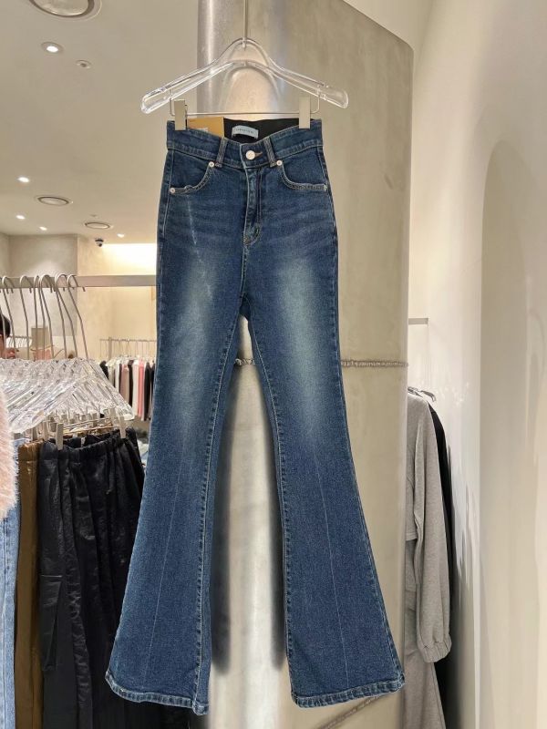 正韓小喇叭牛仔褲 正韓時尚穿搭,韓國時尚穿搭,正韓褲子,正韓牛仔褲,正韓牛仔長褲,正韓穿搭,正韓百搭長褲,正韓小喇叭牛仔褲,韓國褲子,韓國牛仔褲,韓國牛仔長褲,韓國小喇叭牛仔褲