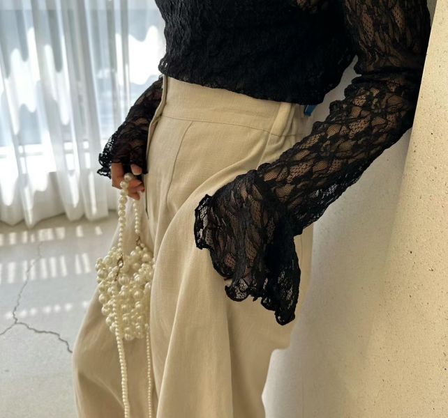 正韓優雅蕾絲簍空長袖上衣 正韓時尚穿搭,韓國時尚穿搭,正韓服飾,正韓衣服,正韓百搭服飾,正韓衣服穿搭,正韓百搭服飾,韓國服裝,韓國衣服,韓國服飾,正韓時尚休閒穿搭,韓國襯衫,正韓蕾絲上衣,正韓蕾絲簍空長袖上衣