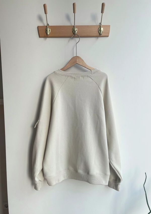 正韓側口袋滑雪兔上衣 正韓時尚穿搭,韓國時尚穿搭,正韓服飾,正韓衣服,正韓百搭服飾,正韓衣服穿搭,正韓百搭服飾,韓國服裝,韓國衣服,韓國服飾,正韓時尚典雅穿搭,韓國時尚典雅穿搭,正韓薄長袖上衣,韓國薄長袖上衣,正韓長袖上衣,韓國長袖上衣