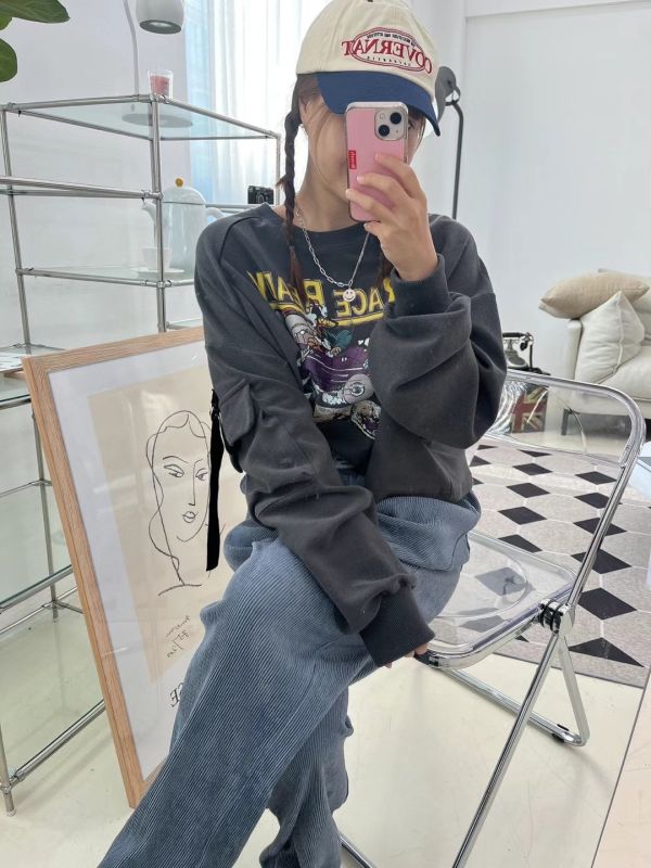 正韓口袋造型袖短版上衣 正韓時尚穿搭,韓國時尚穿搭,正韓服飾,正韓衣服,正韓百搭服飾,正韓衣服穿搭,正韓百搭服飾,韓國服裝,韓國衣服,韓國服飾,正韓時尚休閒穿搭,正韓圓領上衣,韓國短板上衣,正韓長袖上衣,韓國長袖上衣