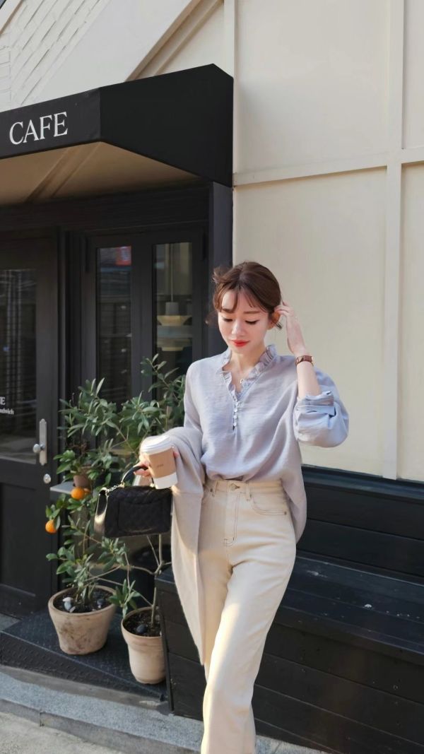 正韓半透明感天絲羊毛荷葉襯衫 正韓時尚穿搭,韓國時尚穿搭,正韓服飾,正韓衣服,正韓百搭服飾,正韓衣服穿搭,正韓百搭服飾,韓國服裝,韓國衣服,韓國服飾,正韓時尚休閒穿搭,韓國襯衫,正韓襯衫,正韓天絲羊毛荷葉襯衫