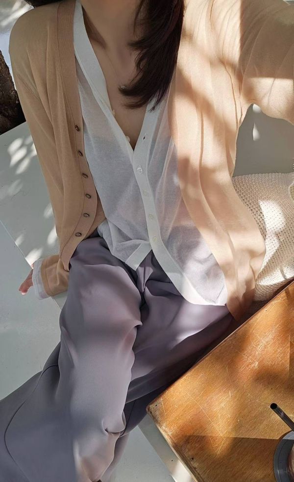 正韓超細緻空氣感開襟針織外套 正韓時尚穿搭,韓國時尚穿搭,正韓服飾,正韓衣服,正韓百搭服飾,正韓衣服穿搭,正韓百搭服飾,韓國服裝,韓國衣服,韓國服飾,正韓時尚休閒穿搭,韓國襯衫,正韓襯衫,正韓天絲羊毛荷葉襯衫