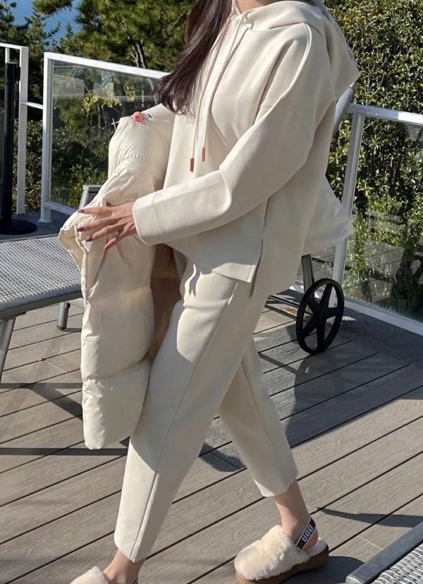 正韓休閒九分褲套裝 正韓時尚穿搭,韓國時尚穿搭,正韓褲子,正韓棉褲,正韓休閒穿搭,正韓套裝,正韓休閒風,正韓休閒褲,韓國褲子,韓國休閒褲,韓國休閒風,韓國休閒套裝,韓國休閒穿搭,正韓條紋套裝