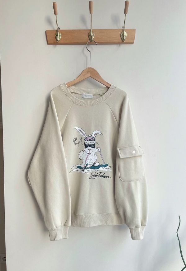 正韓側口袋滑雪兔上衣 正韓時尚穿搭,韓國時尚穿搭,正韓服飾,正韓衣服,正韓百搭服飾,正韓衣服穿搭,正韓百搭服飾,韓國服裝,韓國衣服,韓國服飾,正韓時尚典雅穿搭,韓國時尚典雅穿搭,正韓薄長袖上衣,韓國薄長袖上衣,正韓長袖上衣,韓國長袖上衣