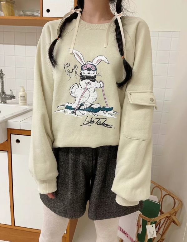 正韓側口袋滑雪兔上衣 正韓時尚穿搭,韓國時尚穿搭,正韓服飾,正韓衣服,正韓百搭服飾,正韓衣服穿搭,正韓百搭服飾,韓國服裝,韓國衣服,韓國服飾,正韓時尚典雅穿搭,韓國時尚典雅穿搭,正韓薄長袖上衣,韓國薄長袖上衣,正韓長袖上衣,韓國長袖上衣