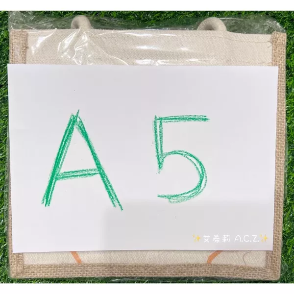 正版吉伊卡哇 麻布手提袋 購物袋-比YA款 SNARIO三麗鷗,SNOOPY史努比,DISNEY迪士尼,MOOMIN嚕嚕米,宮崎駿,Pokemon寶可夢,Chiikawa 吉伊卡哇,Doraemon 哆啦A夢,MIFFY米菲.日本連線,日本代購,韓國連線,韓國代購,日本一番賞,TAKARA TOMY,環球影城