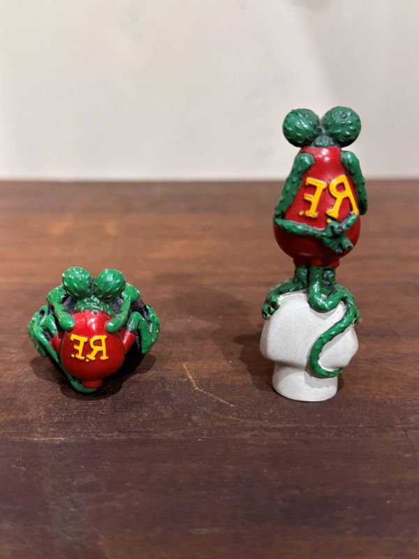 Rat Fink 骷髏蠅 / 環抱8號球 